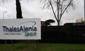 A l'occasion de la journée internationale des droits des femmes, le site Thales Alenia Space à toulouse inaugure une exposition dédiée aux femmes dans l'industrie spatiale.