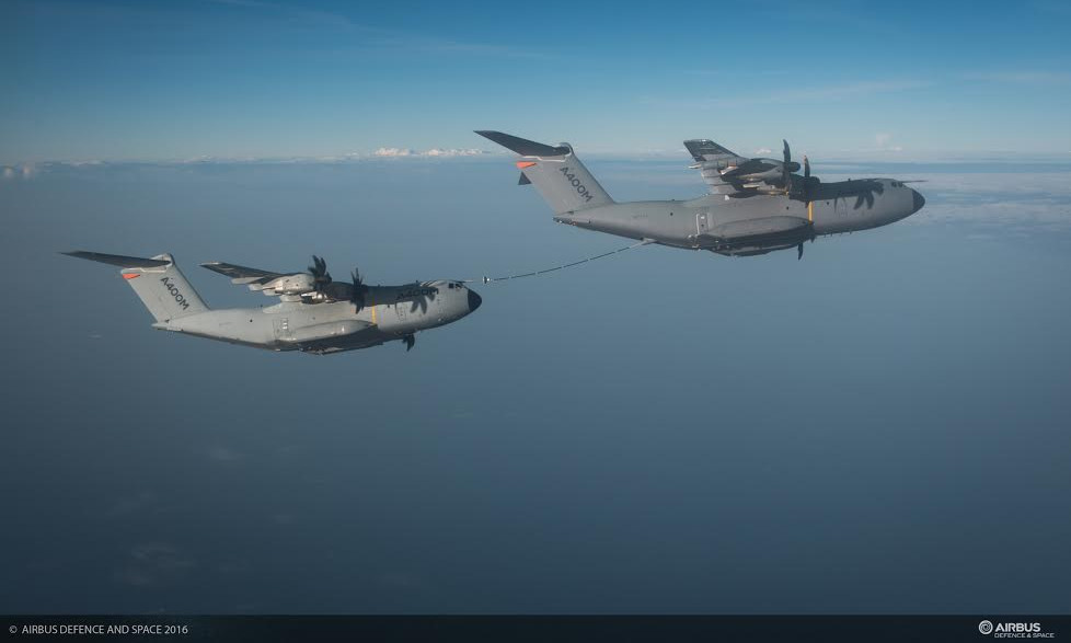 Airbus A400M demonstrates refuelling contacts with second A400M