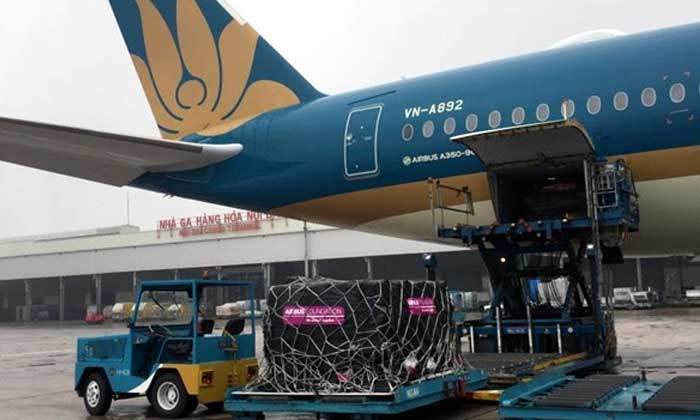 La Fondation Airbus et Vietnam Airlines viennent en aide  un hpital d'Hano