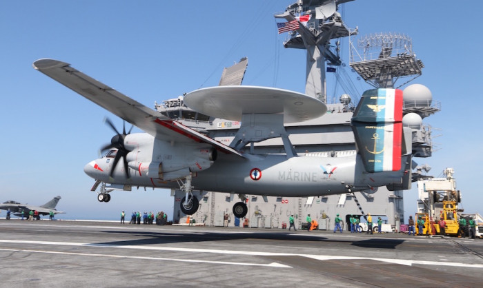 La Marine nationale disposera bien de trois E-2D Hawkeye.