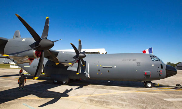 Le premier C-130J franais prt  dcoller