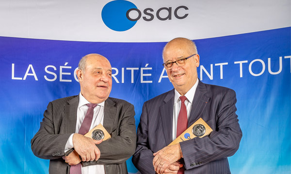 Guy Tardieu takes over from Jean-Marc de Raffin Dourny at the controls of OSAC