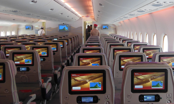 Emirates juge irraliste la distanciation physique  bord des avions